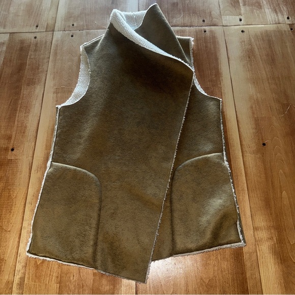 Elaine Turner Cream Sherpa Vest/Cardigan - Picture 3 of 4